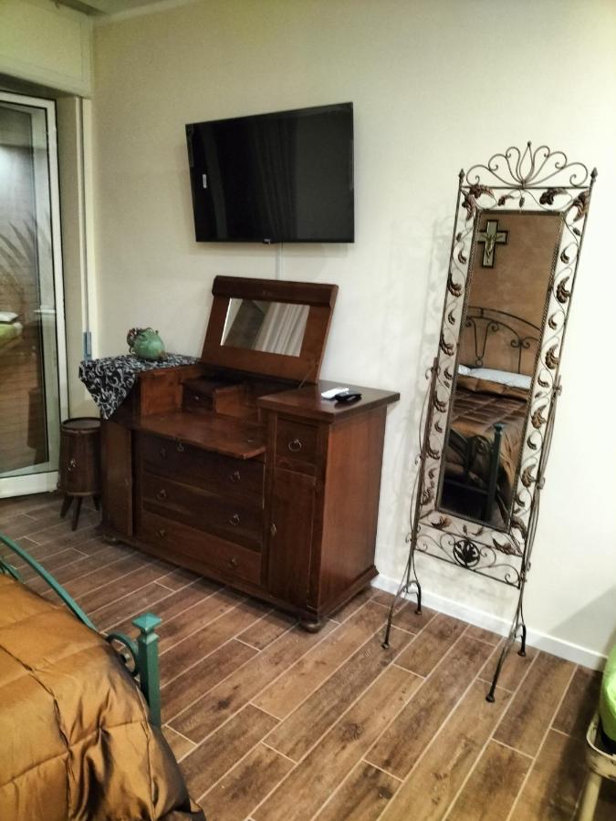 La Dimora Di Alex Apartment เนเปิลส์ ภายนอก รูปภาพ